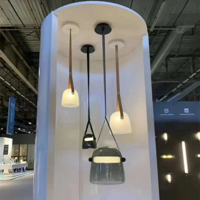 Glowsphere – Élégant Lustre en Verre pour Espaces Luxueux